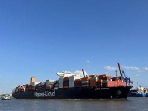 Nava cargo Hapag-Lloyd in Hamburg