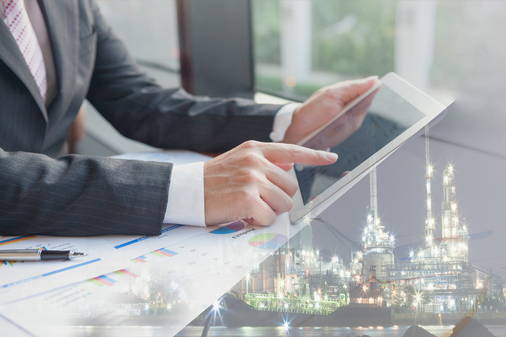 imagine care ilustreaza cum informatia despre petrol influenteaza luarea deciziilor