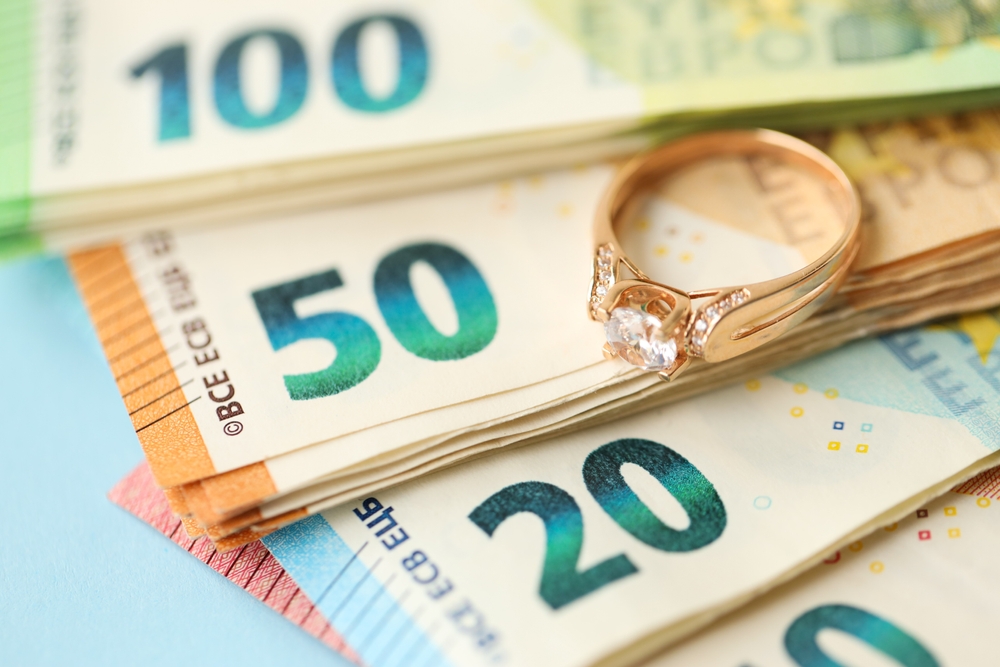 bancnote de 100, 50 si 20 de euro